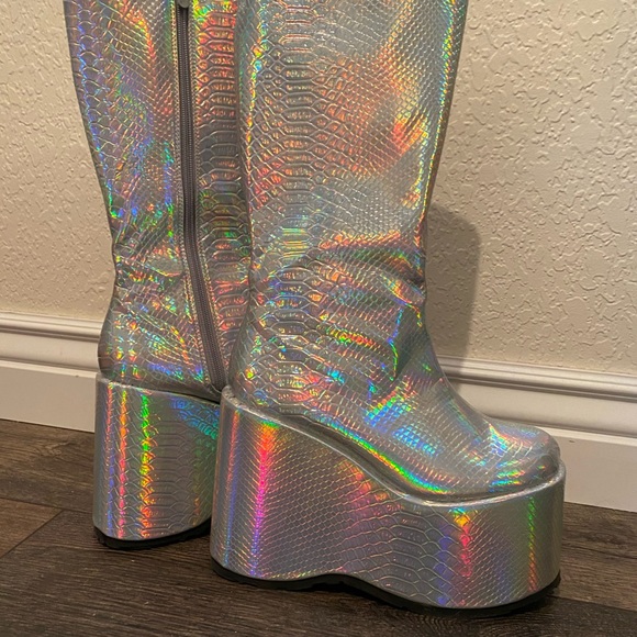 Holographic snakeskin platform boots - Picture 4 of 4